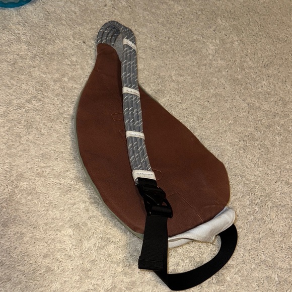 Kavu Sling Bag - Green and Brown - Picture 3 of 3